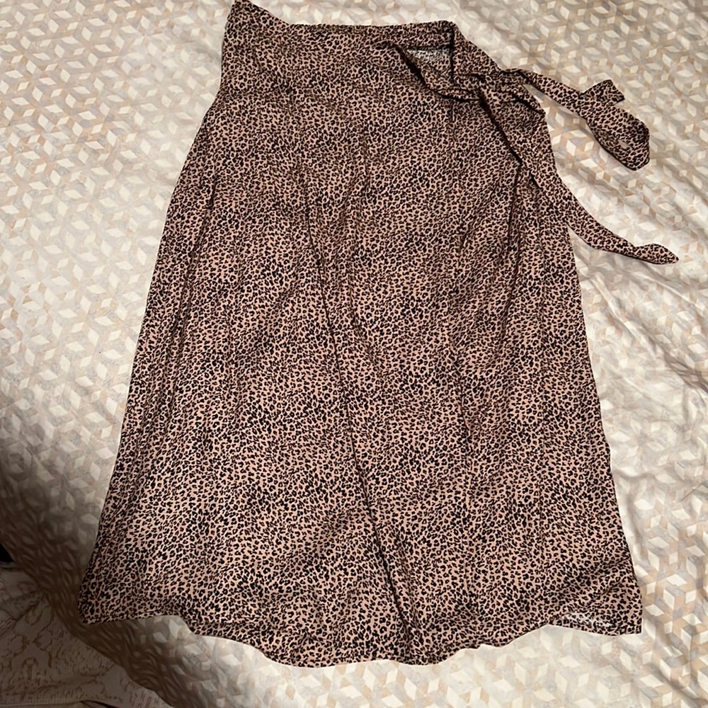 Cute wrap around skirt  size large